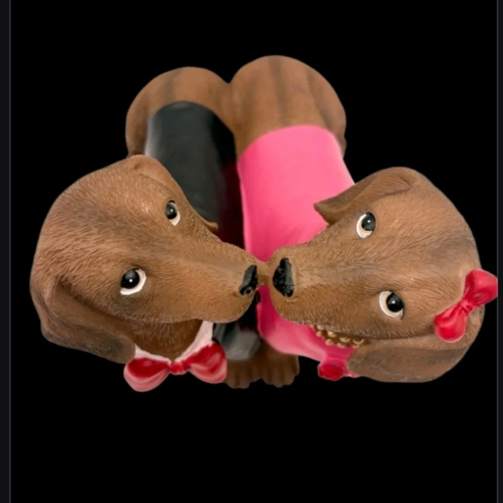Wedding Valentines Kissing Dachshund Doxie Ween Dog Couple Statue Figure Decor